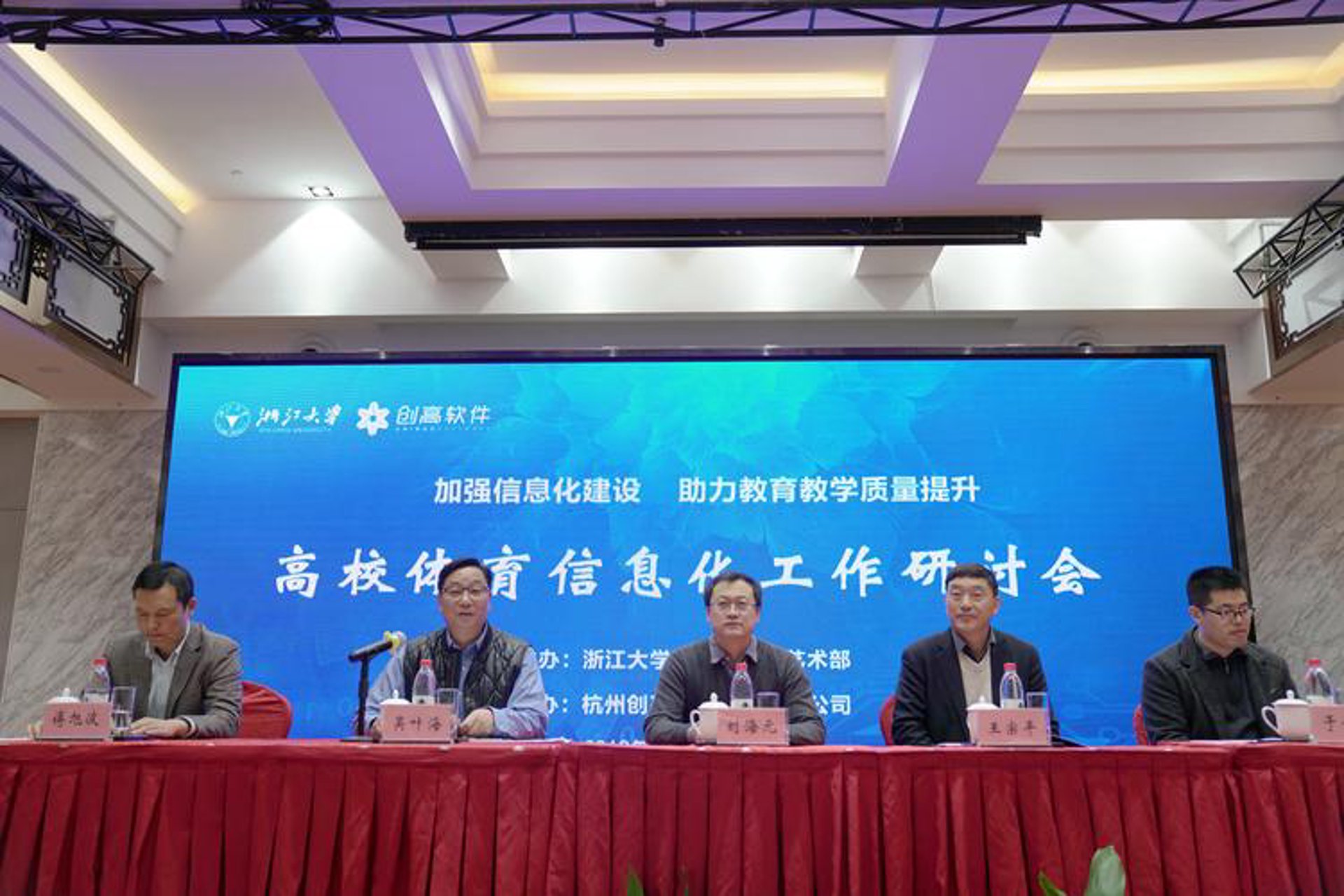 AI算法定制:解锁企业决策智能新高度